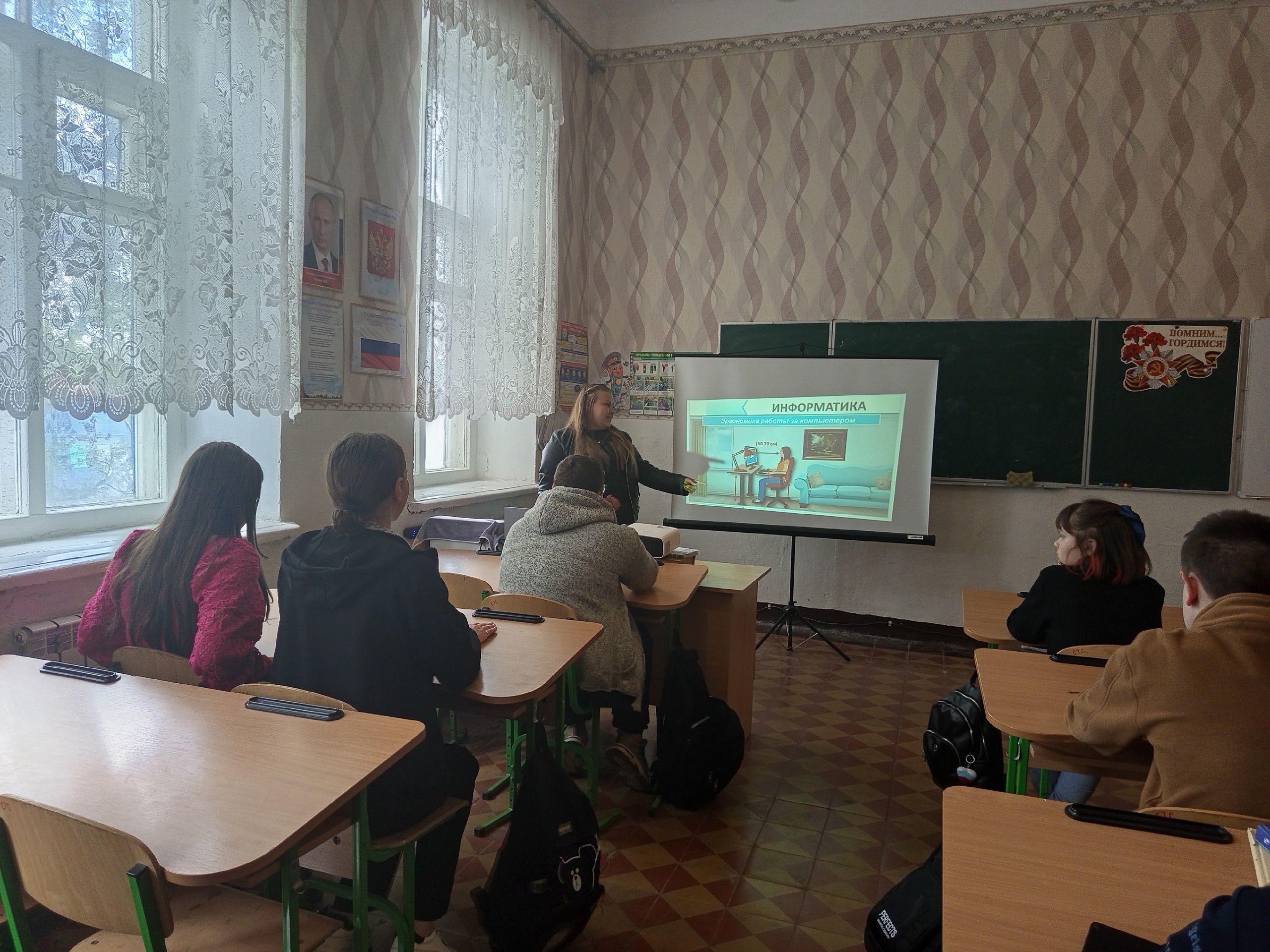 Знай технику безопасности за компьютером.